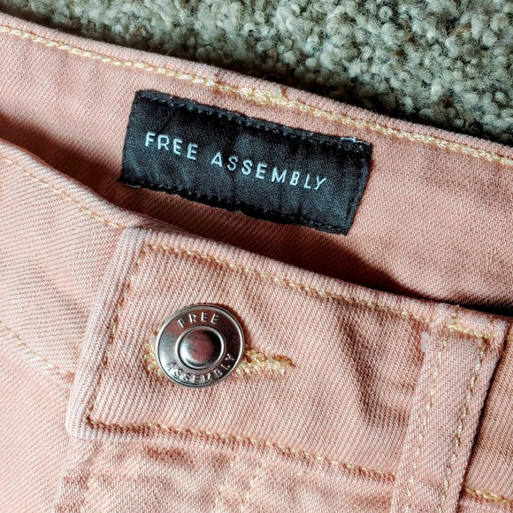 Free Assembly Blush Pink Rolled Cuff Jean Shorts Size 8 - Picture 11 of 16